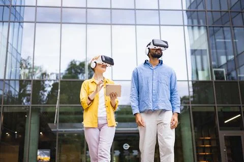 Exploring Virtual Reality Outdoors 스톡 사진