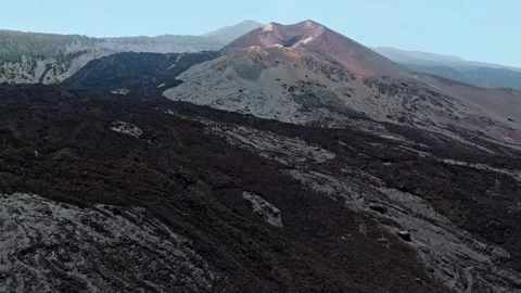 Exploring the volcanic landscape after a recent eruption in nature Video stock 320304312