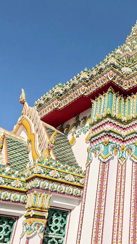 Exploring Wat Pho Temple Architecture 動画素材 304312586