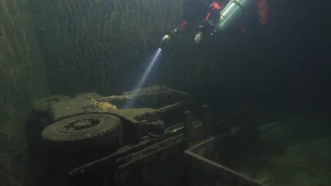 Exploring zenobia wreck in larnaca cyprus undersea in slow motion 库存影片 312003168