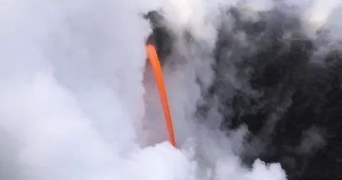 Explosion during the volcanic eruption Stock Footage 93605646