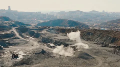 Explosion in a quarry on the background of the city 動画素材 62794572