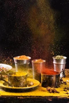 Explosion von Gewürzen Set of exploding spices pepper, turmeric, anise, co.. Stock Photos