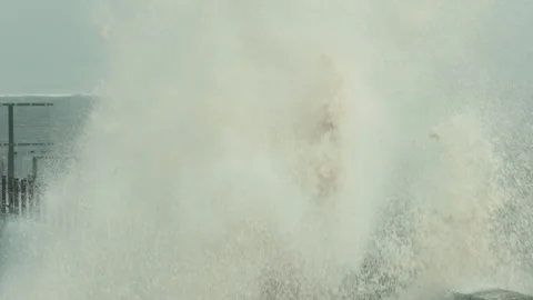 Explosion of Waves. Vídeos de archivo 136668480