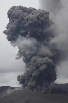 Explosive eruption forming ash cloud from Mount Bromo, Tengger Caldera, Java, 스톡 사진