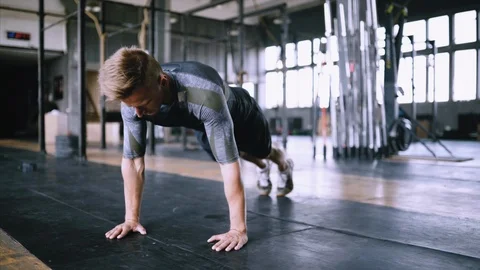 Explosive push ups exercise Stock Footage 112121121