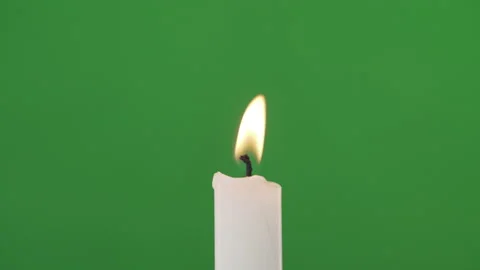 Exposing candle to wind gusts cause the flame to flicker Time lapse green screen Stock Footage 148604419