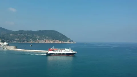 Express Skiathos Ferry boat from Hellenic Seaways in Skopelos, Greece Vídeo Stock 162333818