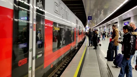 Express train arrives at the platform at the Vienna International airport. Stock Footage 289391354