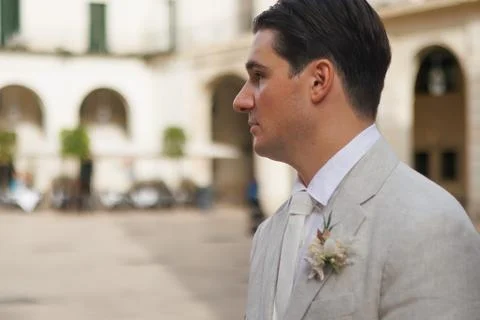 Expression of concern on the groom's face before the wedding Фото
