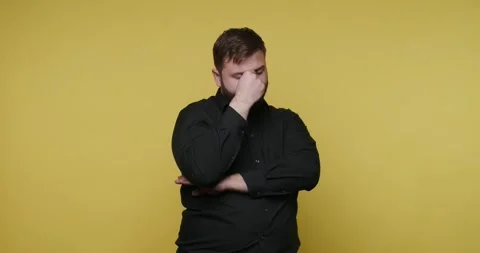 Expressions of contemplation captured against a vibrant yellow backdrop dur.. Vídeo Stock 329110997