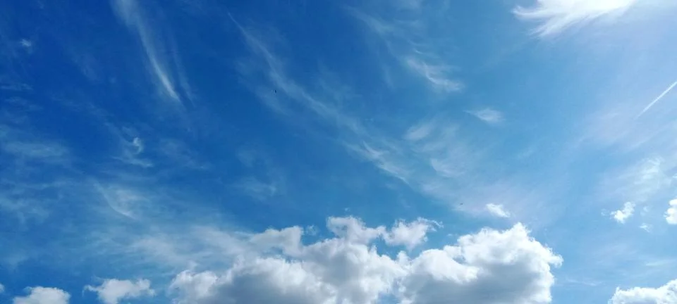 Expressive feather clouds Stock-Fotos