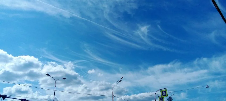 Expressive feather clouds Foto stock