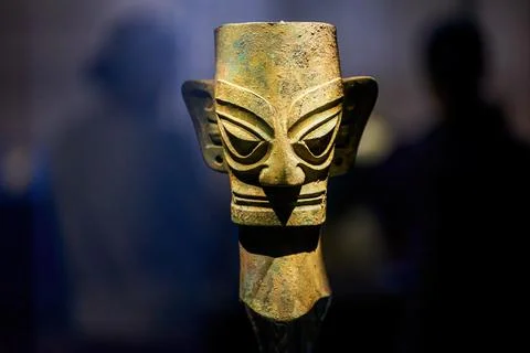 Exquisite Bronze Artifacts from Bashu and Sichuan Regions in Ancient China Foto stock