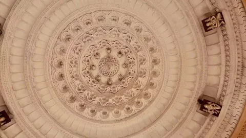 Exquisite carvings on ceiling Shri Ram Mandir, Chaphal, Satara Vídeo Stock 317949482