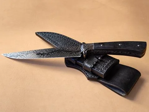 Exquisite feather pattern Damascus steel blade: The art of modern blacksmit.. Foto stock