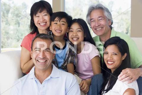 Extended family in living room smiling Stock-Fotos
