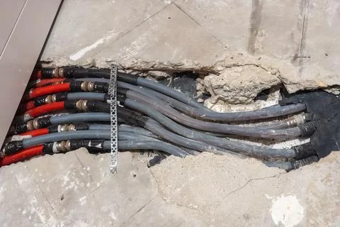 Extended heating pipes connected to distribution manifold Stock-Fotos