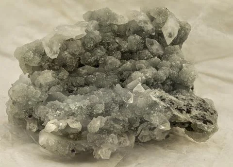 Extensive quartz formation featuring transparent points emerging from a rou.. 스톡 사진