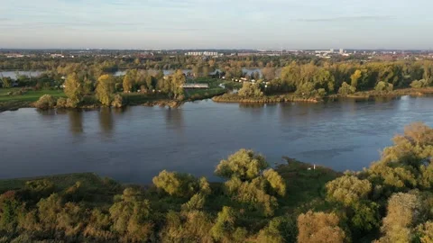Extensive river landscape surrounded by dense tree vegetation, Elbe, Magdeburg, 스톡 동영상 288391654