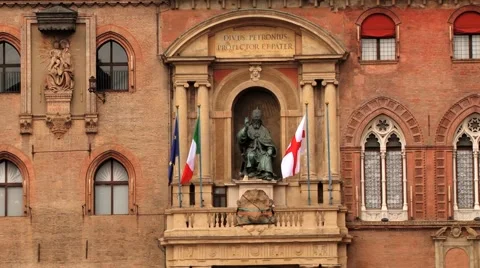 Exterior of the cityhall (Palazzo Communale) in Bologna, Italy. Stock Footage 59791259