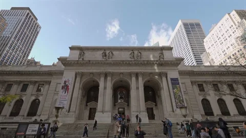 Exterior View of a Historic Library Featuring Detailed Architectural Elements Vídeo Stock 295075283