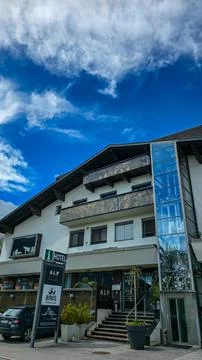 External glass panoramic elevator of one of the alpine hotels near Innsbruck Foto stock