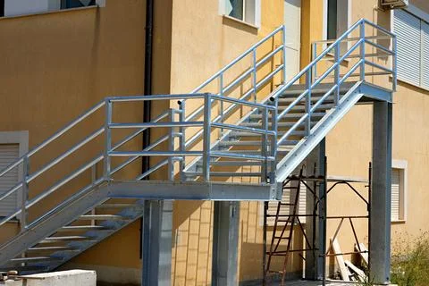 An external metal fire escape made of galvanized steel. 库存照片
