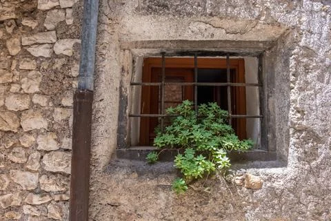 External view of an ancient vintage window of a medieval town in Italy, Europe. Stock-Fotos