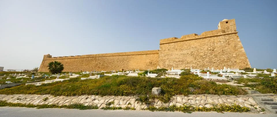 External view of quadrangular Mahdia Fort in Tunisia Stockfoto's
