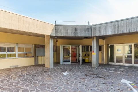 External view of school Stock Photos