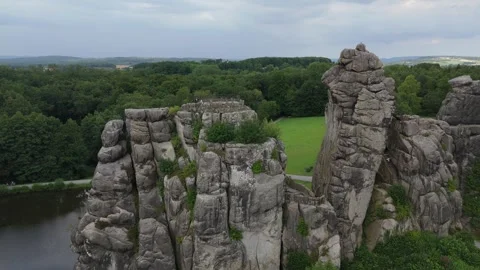 Externsteine Rock Spire Beneath A Cloudy Sky Stockbeeldmateriaal 339367555