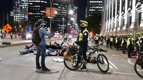 Extinction rebellion group demonstrator 動画素材 120062055