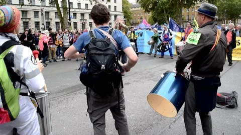 Extinction Rebellion protesters drumming outside Downing Street gates Video stock 140517888