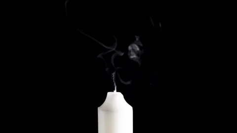 Extinguishing the candle (Horizontally) 動画素材 180572792