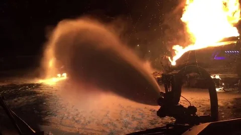 Extinguishing Fire Stockbeeldmateriaal 85107901