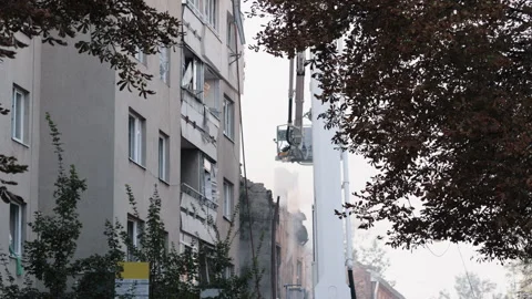 Extinguishing fire, Structure fire, Smoke billowing Vidéo 344467660