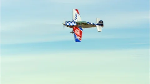 Extra 300 Fly By Vídeos de archivo 86824066