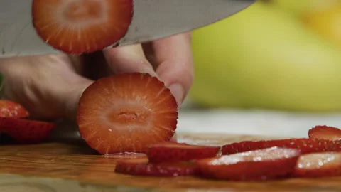 Extra close up, slow motion shot of knife slicing through juicy strawberry Vídeo Stock 341256596