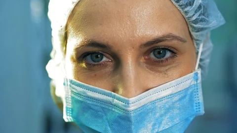 Extra close-up of the surgeon's eye. 스톡 동영상 113664755