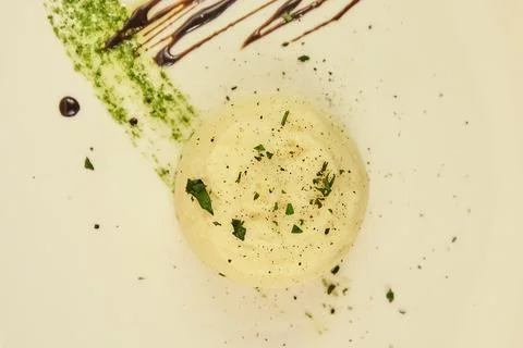 Extra Fine Mashed Potatoes with Condiments and Fresh Parsley Foto stock