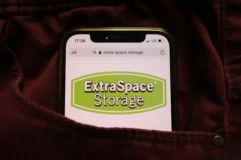 Extra Space Storage Inc logo on mobile phone Stock Photos
