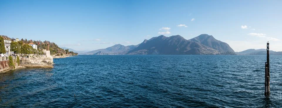 Extra wide angle view of the lakeside of Intra and the Lake Maggiore Stock-Fotos