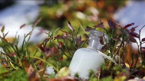 Extract flask Stock Footage 64408340