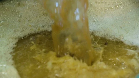Extracted grape juice pouring out of the machine Vídeos de archivo 87808256