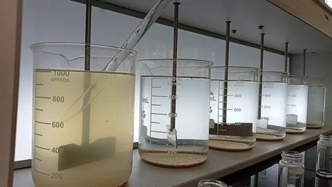 Extracting Clear Water Sample with Glass Pipette 스톡 동영상 333298657