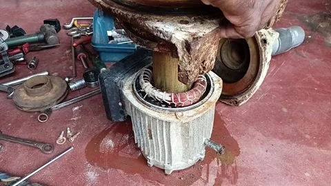 Extracting Rotor From Electric Motor Stator Housing 動画素材 334335518