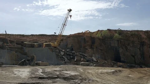 Extraction of granite stone in a quarry Video stock 83509417