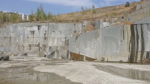 Extraction of granite stone in a quarry Video stock 83510806