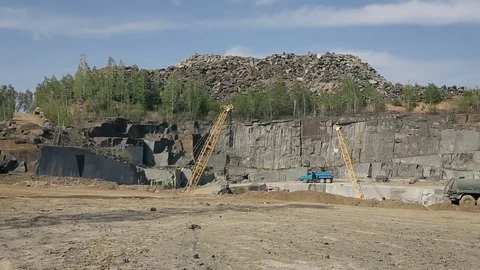 Extraction of granite stone in a quarry Video stock 83511009